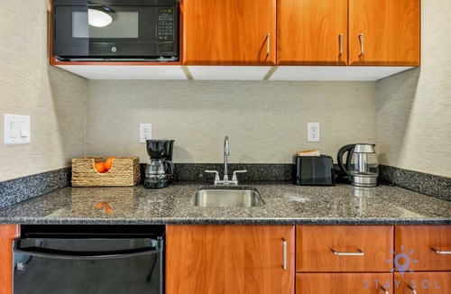 Sunny Isles Beach Condo | Premium Amenities Studio - Ocean View