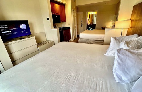 Florida Center Resort | Premium Universal Studios King Bed Resort Studio Free Parking Kitchenette 507H