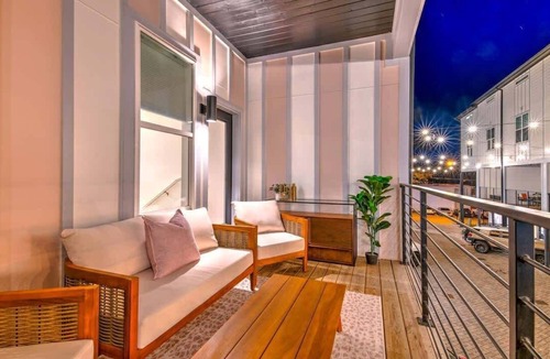 Hillsboro West End House | Pretty in Pink! 14 Beds - Game Room and Rooftop!
