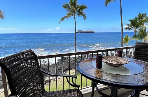 Historic Kailua Village Condo | Prime Oceanfront Kona Reef Vacation Condo - D Building