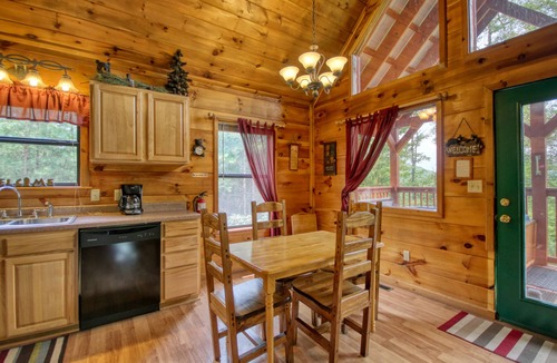 Caton Cabin | Privacy~Sunset View~Pet Friendly~Pool Table~Air Hockey