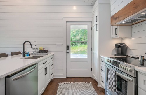 Thompson's Station Cottage | Private Cottage on 1 Acre, Hot Tub, Fire Pit, King Suite
