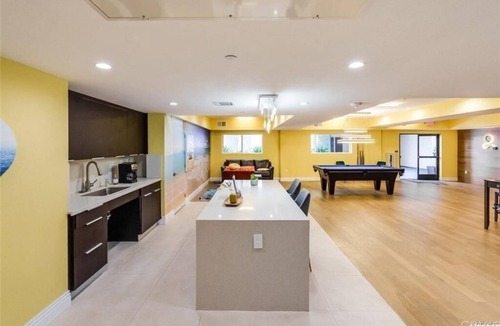 Wilshire Center Condo | Private Cozy Spacious Condo Unit with Gym— Walk distance to market