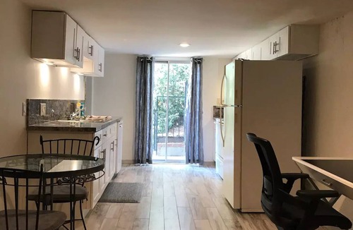 Hollywood Hills West House | Private Guest House - Top of Hollywood Hills