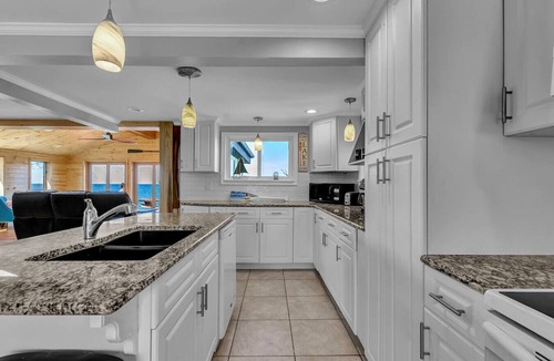 Youngstown Cottage | Private Lakefront Cottage Retreat near Niagara