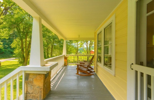 Mars Hill Cottage | Private Mountain Cottage with Hot Tub, Fire Pit, and Fenced Yard Near Asheville