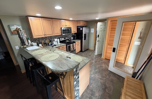Brantingham Cabin | Private Multi-family Adirondack lakefront cabin with 4 bedrooms 2 full baths
