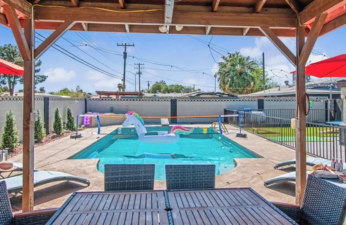 Sunrise Manor House | Private Oasis with Heated Pool, BBQ & Fire Pit Near Downtown.