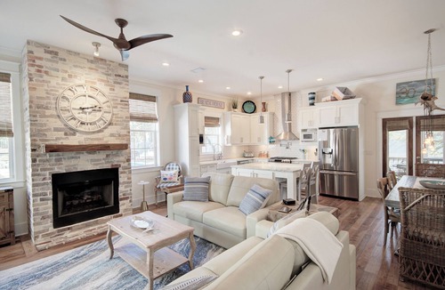 Santa Rosa Beach House | PRIVATE POOL/GOLF CART/SWING/ICE MAKER/BEACH CHAIRS & UMBRELLAS/PARKING 6 CARS