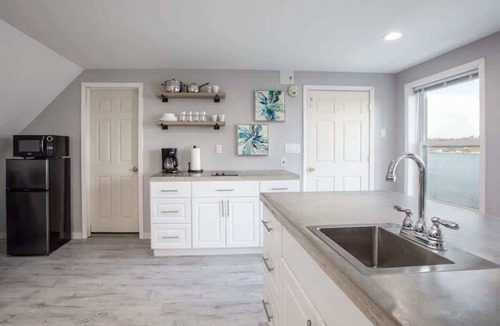 East Irondequoit Apartment | Private sancutary on Irondequoit bay