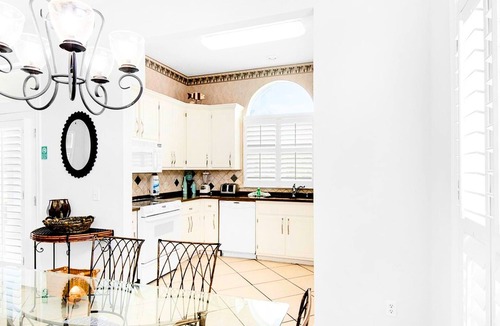 Avalon Beach Estates House | Private Single-Story Home in Gated Maravilla Sleeps 9 Walk to Beach