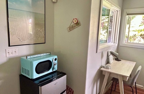 Hakalau Apartment | Private Studio, 10 min walk to Hakalau Beach, Hamakau Coast. 15 min to Honoli'i