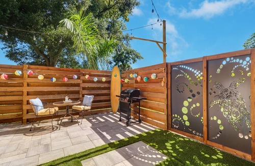 Largo Cottage | Private Surf Shack Less Than 5 Minutes to Indian Rocks Beach Bikes Included!