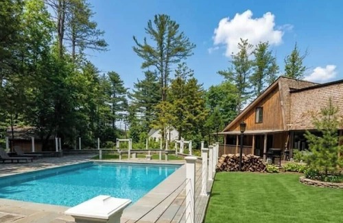 Loch Sheldrake House | Private Tennis Court, Outdoor BBQ, Porch & Yard