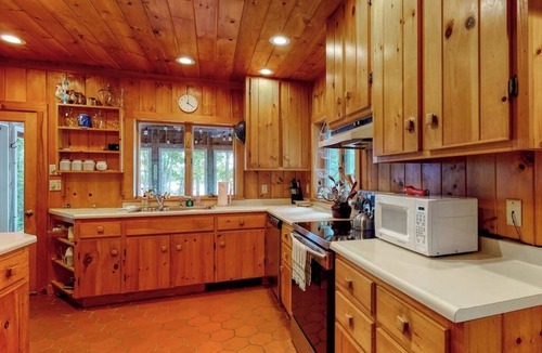 Mac Mahan Cabin | Private waterfront home with large deck & deep water dock
