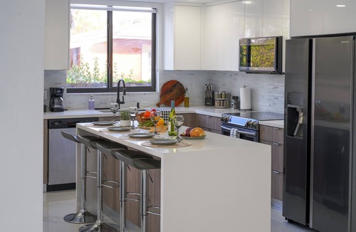 Olympia Heights House | Private Yard & BBQ, Island Kitchen, Fully Renovated Home - Near Miami & MIA
