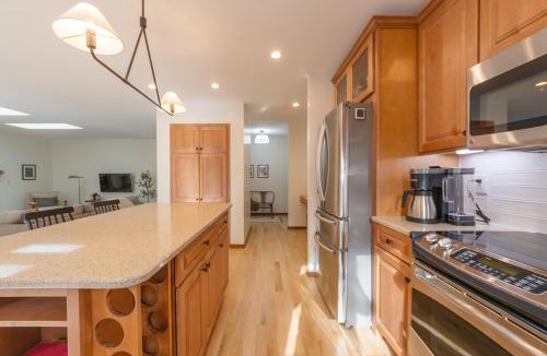 Fennville House | Pure Hygge - 1 block off Lake, Tranquil & Pet Friendly