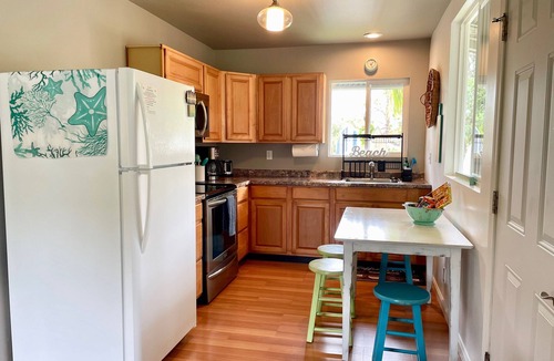 Haiku Cottage | Quaint COTTAGE ~ Walk To Coffee shop, nearby Road to Hana & Haleakala