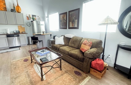 Draper House | Quiet secluded neighborhood quick freeway access canyons shopping entertainment