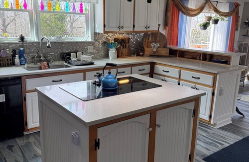 Hickman House | Quiet, spacious countryside, Farm house retreatj!