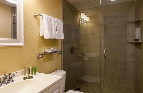 Historic Kailua Village Resort | Raintree Kona Reef, Hawaii Timeshare Rental