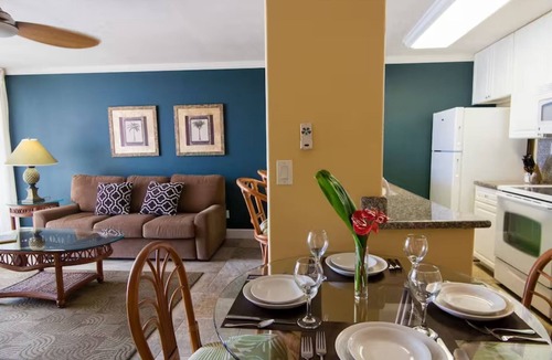 Historic Kailua Village Resort | Raintree Kona Reef, Hawaii Timeshare Rental