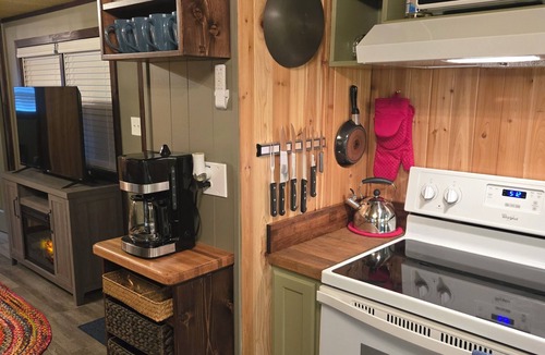 Hampton Cabin | Rambler's Rest - Creekview 2bdr, 2ba near Cherokee Nat forest - Hampton TN
