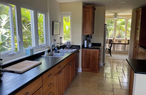 Portlock House | RARE find! Stunning Views! 3-BR house with pool, WiFi, AC in quiet Honolulu area