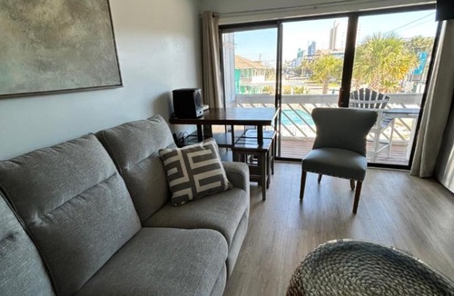 Garden City Apartment | Relax at the Beach