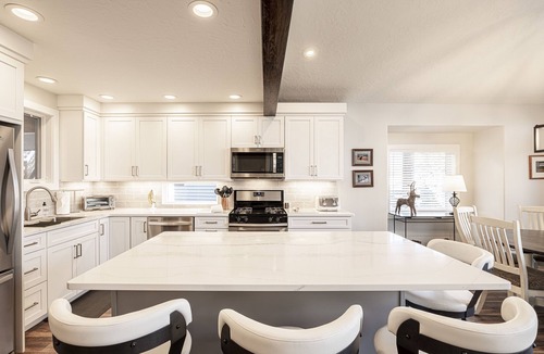 Deer Valley House | Relax in Your Private Hot Tub with Wi-Fi & Tesla Charging Station Access!