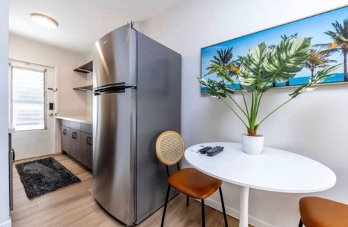 Waikiki Apartment | Relaxed Waikiki Living | Walk to Beach | W/D & AC