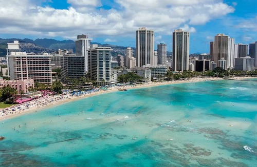 Waikiki Apartment | Relaxed Waikiki Living | Walk to Beach | W/D & AC