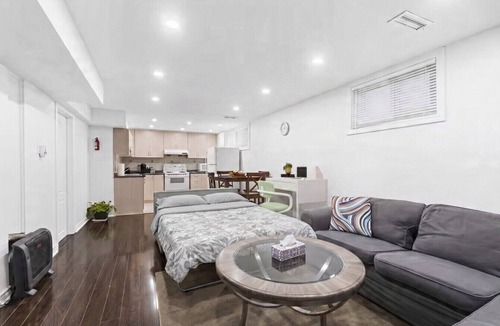 Erin Mills Condo | Relaxing Home Base | Quiet Area & Cozy Living