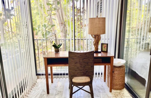 Kahala Condo | Relaxing tropical retreat near Diamond Head. Unwind and rejuvenate your senses.