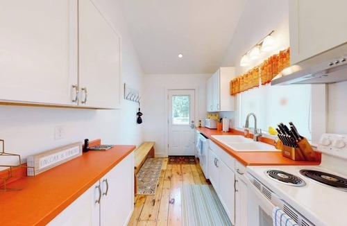Cushing Cabin | Rising Tide Cottage- Waterfront home on St. George River with private beach & deck - near festivals