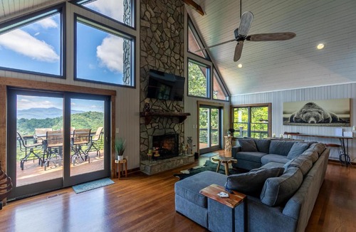Apple Ridge House | Rockcliff Retreat