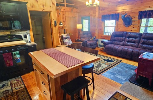 Northeast Somerset Cabin | Rockwood Retreat*Pet Friendly*Lake Access*A/C*Smart TV