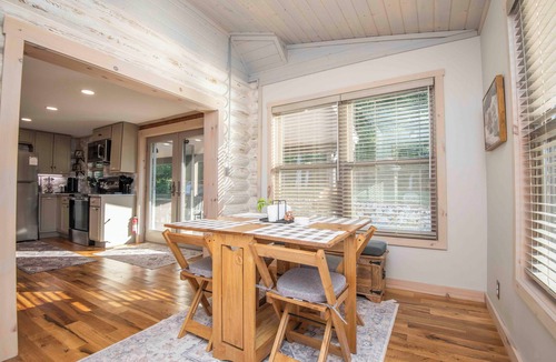 Loudon Cabin | Rocky Top Ridge - Private Modern Log Cabin Retreat on Lake