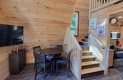 Whittier Cabin | Romance & Relaxation w Hot Tub, Robes, Firepit.