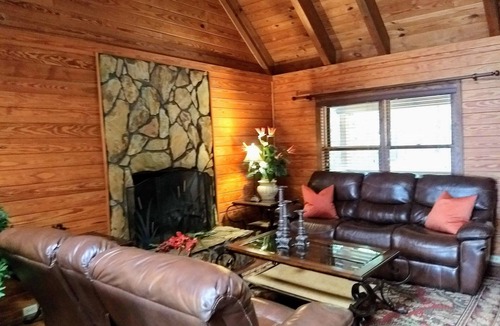 Eatonton Cabin | Romantic Log Cabin directly on Lake with a Boat lift and Awesome views!