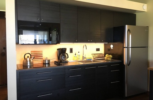 Maunaloa Condo | Romantic Modern Upstairs Corner Studio with Ocean View, on the Island of Molokai