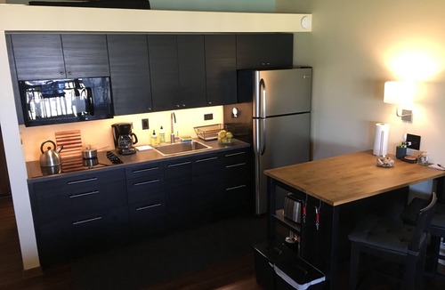 Maunaloa Condo | Romantic Modern Upstairs Corner Studio with Ocean View, on the Island of Molokai