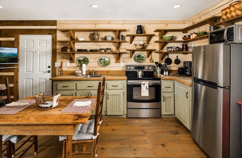 Purlear Cottage | Romantic Mountain Cottage Near Boone