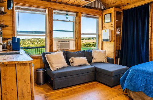 Franklin Springs Cabin | Romantic Private Cabin Getaway with Hot Tub and Scenic Views