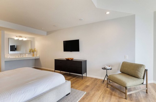 Diamond Crestview Hotel | Rooftop Ocean Views + Spa + Prime Laguna Beach Location | The Mara by AvantStay