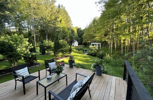 Jefferson House | Rustic 1850 Farmhouse and Gardens on 5 acres!