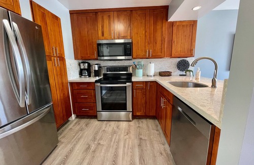 Makaha Apartment | Scenic mountain & ocean views in West Oahu! Fully furnished 2 BR vacation fun!