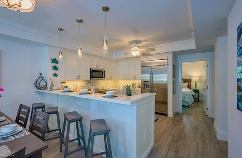 Historic Seaport House | *SEAPORT SENSATION @ OLD TOWN* Condo & Pool + Last Key White Glove Service.
