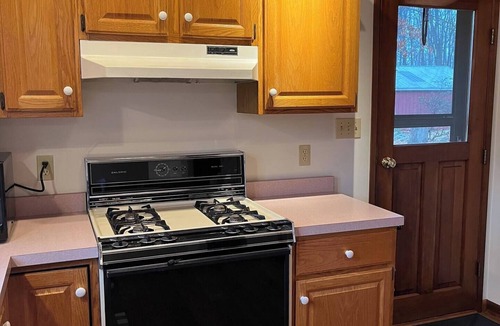 Paradise House | Secluded Getaway - Entire House; free parking; fully furnished kitchen