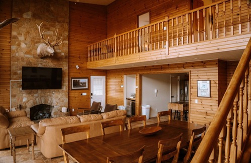 McFarlan House | Secluded Ohio River Retreat Retreat with Hot Tub - Sleeps 10